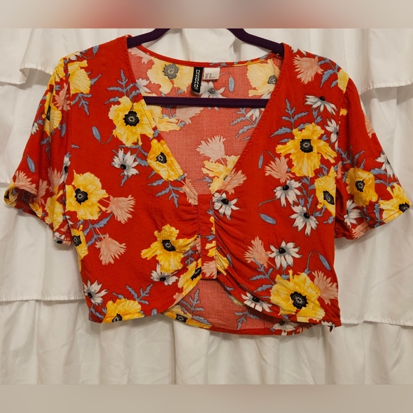 💵3/$20 Divided H&M Floral short-sleeved Crop Top Belly Shirt - Picture 9 of 13